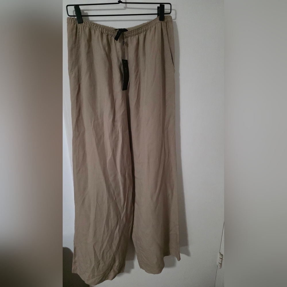 BCBG Tan pants Relaxed Fit Size Medium